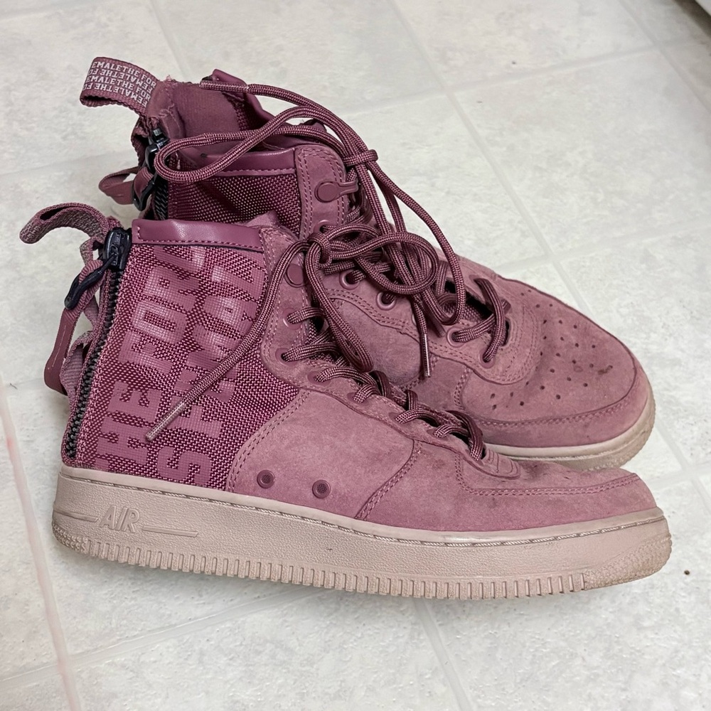 Nike SF Air Force 1 Mid in Dusty Rose